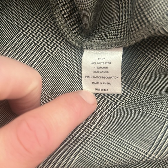 Houndstooth Blouse with exaggerated embroidered sleeve - Picture 13 of 14